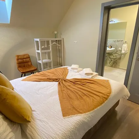 9 Garsas Guest house *